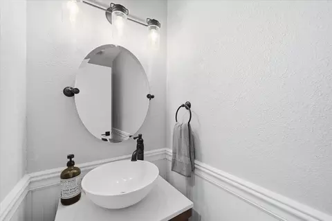 Bath - 2007 Clearview Cir, Benicia, CA 94510 photo 3 of 3