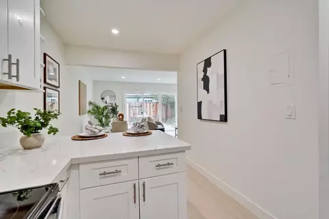 Kitchen - 2047 Montecito Ave 7, Mountain View, CA 94043 photo 5 of 6