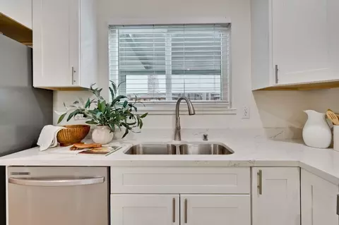 Kitchen - 2047 Montecito Ave 7, Mountain View, CA 94043 photo 4 of 6