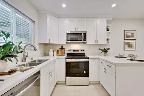 Kitchen - 2047 Montecito Ave 7, Mountain View, CA 94043 photo 3 of 6