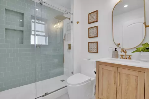 Bath - 1685 Clovis Ave, San Jose, CA 95124 photo 2 of 3