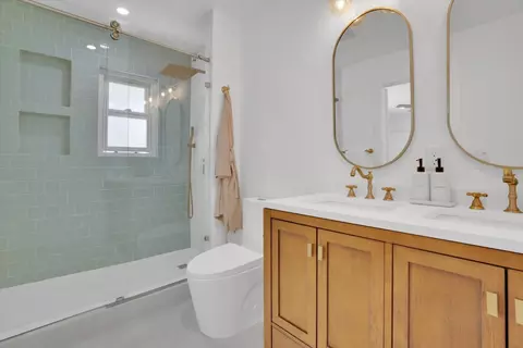 Bath - 1685 Clovis Ave, San Jose, CA 95124 photo 3 of 3