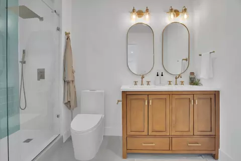 Bath - 1685 Clovis Ave, San Jose, CA 95124 photo 1 of 3