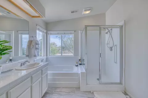 Bath - 18051 Stonehaven, Salinas, CA 93908 photo 3 of 4