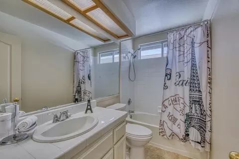 Bath - 18051 Stonehaven, Salinas, CA 93908 photo 4 of 4