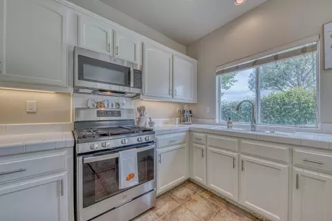 Kitchen - 18051 Stonehaven, Salinas, CA 93908 photo 2 of 5