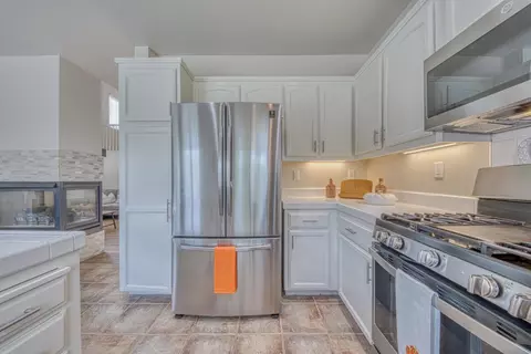 Kitchen - 18051 Stonehaven, Salinas, CA 93908 photo 3 of 5