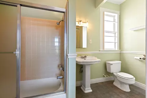 Bath - 122 Arbor St, San Francisco, CA 94131 photo 1 of 2