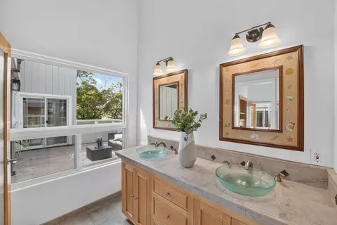 Bath - 107 Via Soderini, Aptos, CA 95003 photo 2 of 3