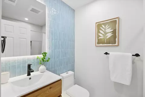 Bath - 832 Mary Ct, Campbell, CA 95008 photo 1 of 5