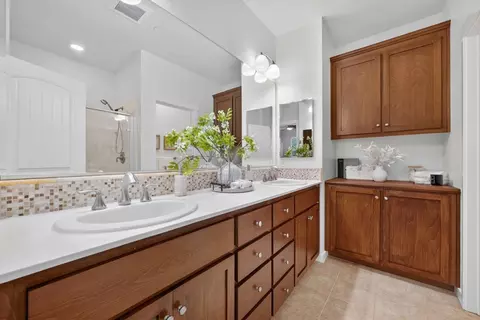 Bath - 211 W Evelyn Ave, Mountain View, CA 94041 photo 1 of 6