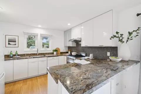 Kitchen - 181 Centre 11, Mountain View, CA 94041 photo 1 of 2