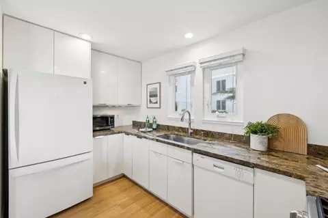 Kitchen - 181 Centre 11, Mountain View, CA 94041 photo 2 of 2
