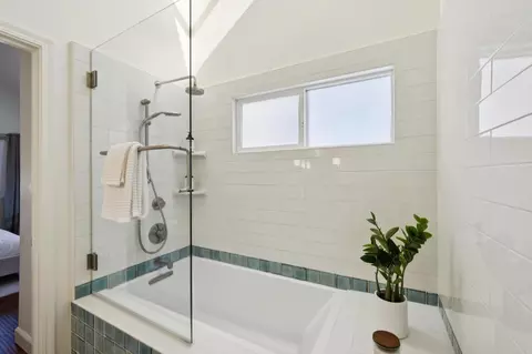 Bath - 181 Centre 11, Mountain View, CA 94041 photo 2 of 3