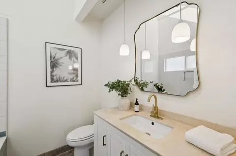 Bath - 181 Centre 11, Mountain View, CA 94041 photo 1 of 3
