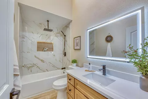 Bath - 931 Hancock St, Salinas, CA 93906 photo 4 of 4
