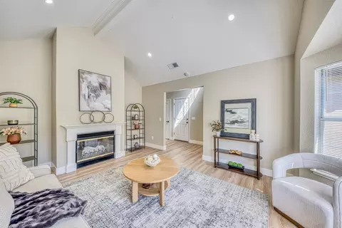 Living - 931 Hancock St, Salinas, CA 93906 photo 1 of 3