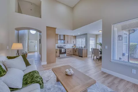 Living - 931 Hancock St, Salinas, CA 93906 photo 2 of 3