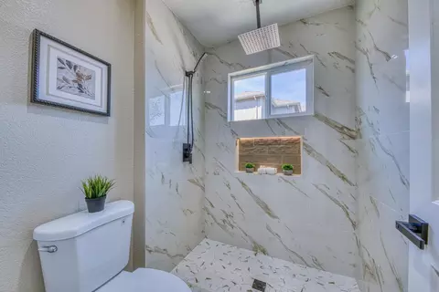 Bath - 931 Hancock St, Salinas, CA 93906 photo 3 of 4