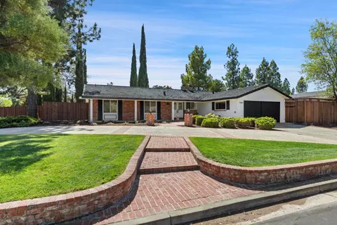 19488 Brockton Ln, Saratoga, CA 95070