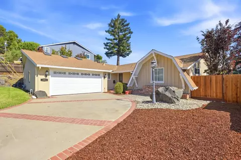 1051 Hewitt Dr, San Carlos, CA 94070