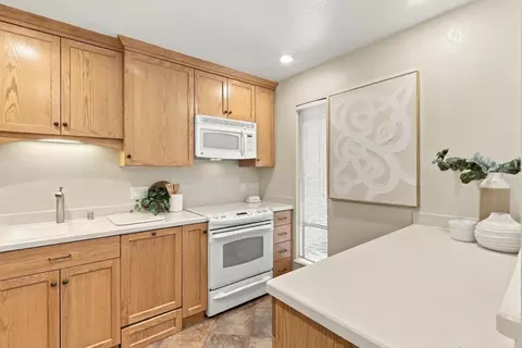 Kitchen - 49 Showers Dr E145, Mountain View, CA 94040 photo 2 of 4