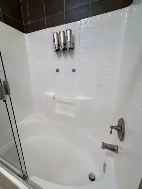 Bath - 9263 Regents Rd B301, La Jolla, CA 92037 photo 3 of 5