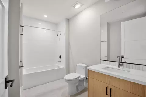 Bath - 223 Hope St, Mountain View, CA 94041 photo 2 of 11
