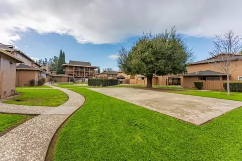 Exterior - 110 Roundtable Apt 19 Dr, San Jose, CA 95111 photo 5 of 8