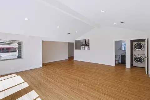 Living - 148 Walker Dr, Mountain View, CA 94043 photo 4 of 5