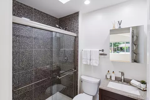 Bath - 148 Walker Dr, Mountain View, CA 94043 photo 2 of 3