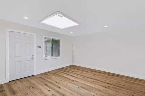 Living - 148 Walker Dr, Mountain View, CA 94043 photo 3 of 5