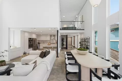Entry Way - 1375 Livingston Ave, Pacifica, CA 94044 photo 4 of 8