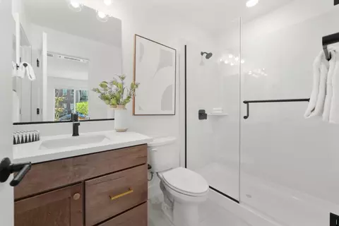 Bath - 2815 Crusader St, Alameda, CA 94501 photo 1 of 6