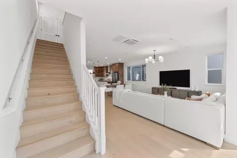 Entry Way - 2815 Crusader St, Alameda, CA 94501 photo 6 of 7