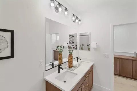 Bath - 2815 Crusader St, Alameda, CA 94501 photo 6 of 6