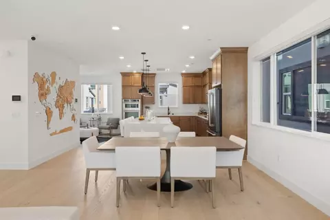 Dining - 2815 Crusader St, Alameda, CA 94501 photo 2 of 4