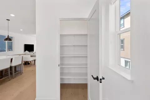 Entry Way - 2815 Crusader St, Alameda, CA 94501 photo 4 of 7