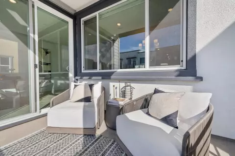 Exterior - 2815 Crusader St, Alameda, CA 94501 photo 4 of 5