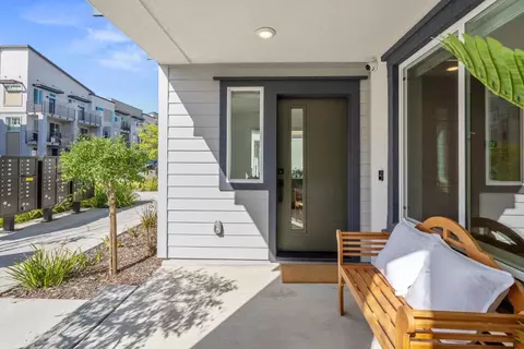Exterior - 2815 Crusader St, Alameda, CA 94501 photo 3 of 5