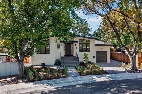 1084 Moffett Cir, Palo Alto, CA 94303