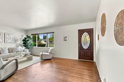 Living - 894 Hazelnut Ct, Sunnyvale, CA 94087 photo 4 of 4