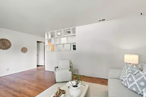 Living - 894 Hazelnut Ct, Sunnyvale, CA 94087 photo 2 of 4