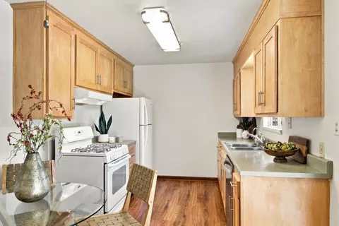 Kitchen - 894 Hazelnut Ct, Sunnyvale, CA 94087 photo 4 of 5