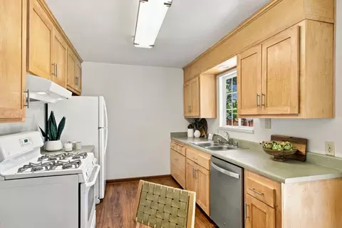 Kitchen - 894 Hazelnut Ct, Sunnyvale, CA 94087 photo 1 of 5