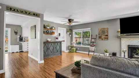Living - 7385 Thayer Ct, Gilroy, CA 95020 photo 3 of 4