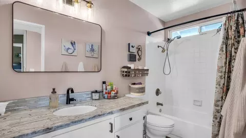 Bath - 7385 Thayer Ct, Gilroy, CA 95020 photo 1 of 6