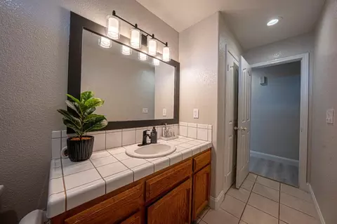 Bath - 17864 Road 25, Madera, CA 93638 photo 2 of 4