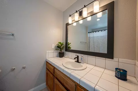 Bath - 17864 Road 25, Madera, CA 93638 photo 4 of 4