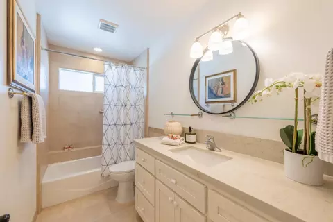 Bath - 23045 Guidotti Dr, Salinas, CA 93908 photo 3 of 3